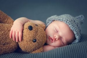 https://www.shutterstock.com/nl/image-photo/sleeping-newborn-baby-on-blanket-teddy-374384548