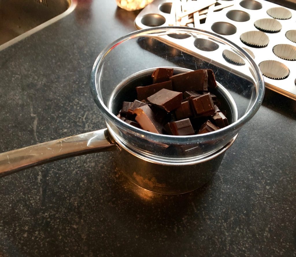 https://meervanmir.eu/suus-bakt-kopje-chocolademelk-op-een-stokje
