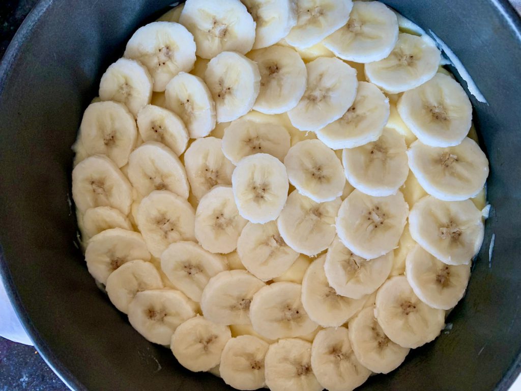 bananentaart met koekjesbodem