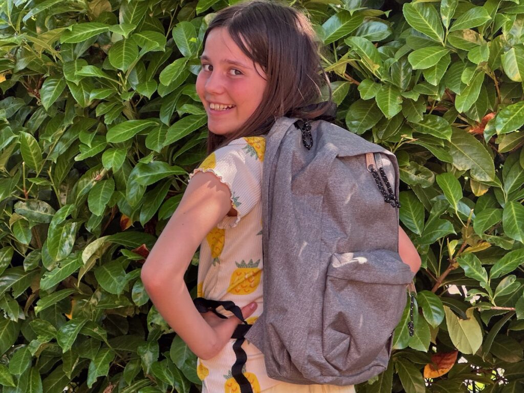 “Comfortabele en stevige rugzak voor middelbare scholier met laptopvak en hip design”